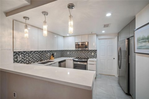 Купить кондоминиум в Дорал, Флорида 3 спальни, 135.64м2, № 1399780 - фото 3