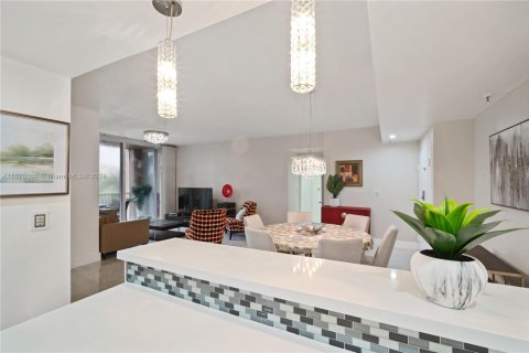 Купить кондоминиум в Дорал, Флорида 3 спальни, 135.64м2, № 1399780 - фото 25