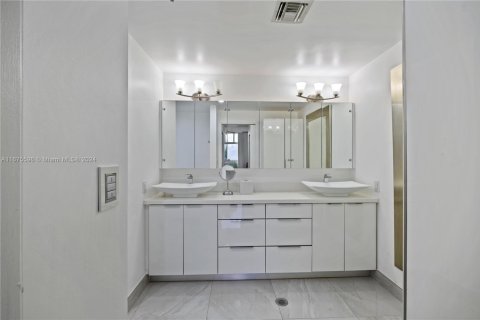 Купить кондоминиум в Дорал, Флорида 3 спальни, 135.64м2, № 1399780 - фото 19