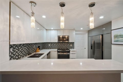 Купить кондоминиум в Дорал, Флорида 3 спальни, 135.64м2, № 1399780 - фото 4