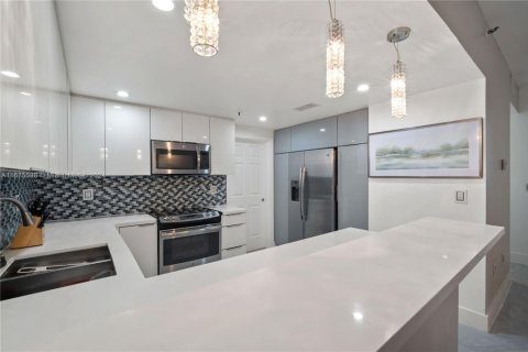 Купить кондоминиум в Дорал, Флорида 3 спальни, 135.64м2, № 1399780 - фото 2