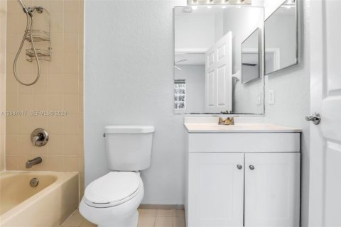 Townhouse in Tamarac, Florida 2 bedrooms, 112.78 sq.m. № 2362845 - photo 22