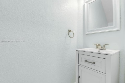 Townhouse in Tamarac, Florida 2 bedrooms, 112.78 sq.m. № 2362845 - photo 24