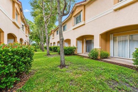 Townhouse in Tamarac, Florida 2 bedrooms, 112.78 sq.m. № 2362845 - photo 29