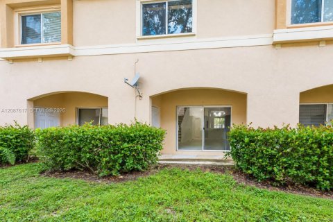 Townhouse in Tamarac, Florida 2 bedrooms, 112.78 sq.m. № 2362845 - photo 30