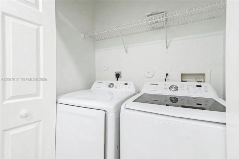 Townhouse in Tamarac, Florida 2 bedrooms, 112.78 sq.m. № 2362845 - photo 26