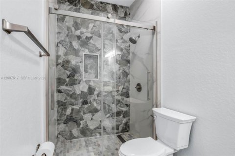Townhouse in Tamarac, Florida 2 bedrooms, 112.78 sq.m. № 2362845 - photo 19