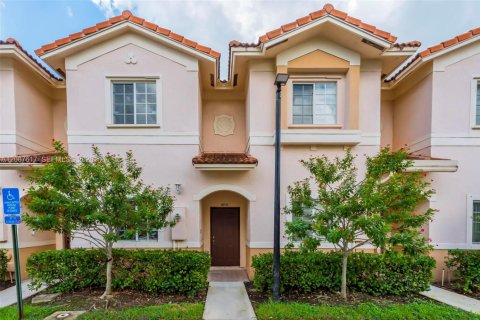 Townhouse in Tamarac, Florida 2 bedrooms, 112.78 sq.m. № 2362845