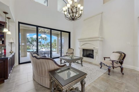 House in Cape Coral, Florida 6 bedrooms, 465.07 sq.m. № 1793976 - photo 7