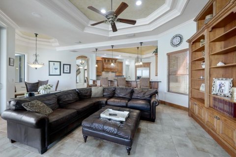 House in Cape Coral, Florida 6 bedrooms, 465.07 sq.m. № 1793976 - photo 19