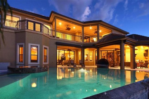 House in Cape Coral, Florida 6 bedrooms, 465.07 sq.m. № 1793976 - photo 1