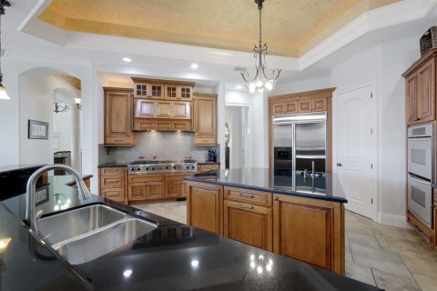 House in Cape Coral, Florida 6 bedrooms, 465.07 sq.m. № 1793976 - photo 13