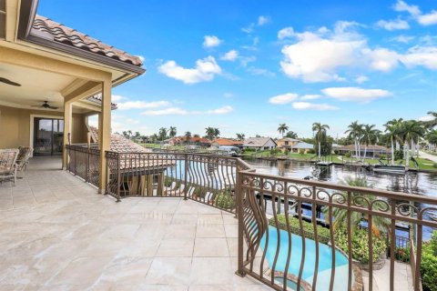 House in Cape Coral, Florida 6 bedrooms, 465.07 sq.m. № 1793976 - photo 28