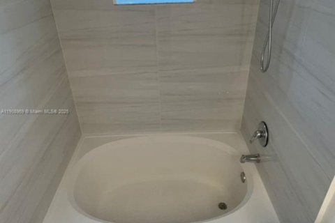 Condo in Sunny Isles Beach, Florida, 1 bedroom № 1964723 - photo 12