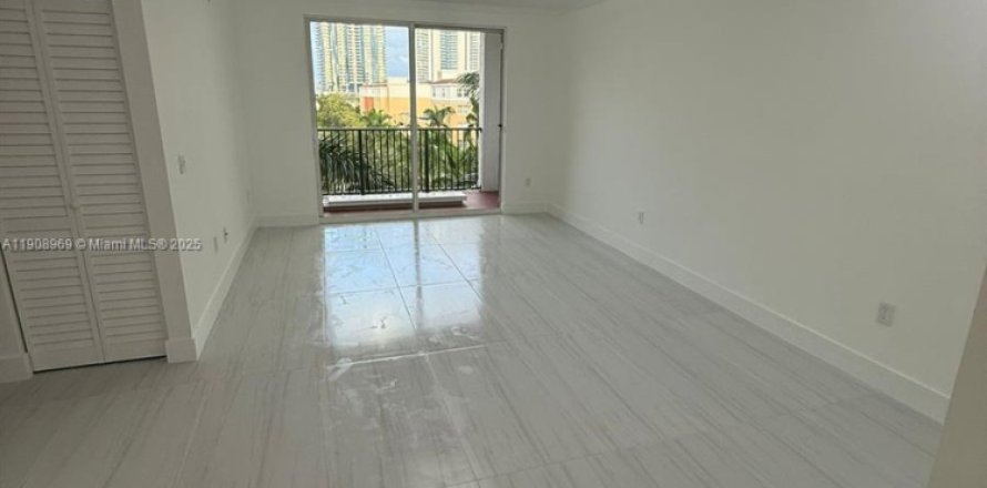 Condo in Sunny Isles Beach, Florida, 1 bedroom № 1964723
