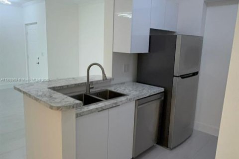 Condo in Sunny Isles Beach, Florida, 1 bedroom № 1964723 - photo 4