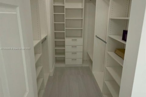 Condo in Sunny Isles Beach, Florida, 1 bedroom № 1964723 - photo 16