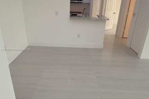 Condo in Sunny Isles Beach, Florida, 1 bedroom № 1964723 - photo 2