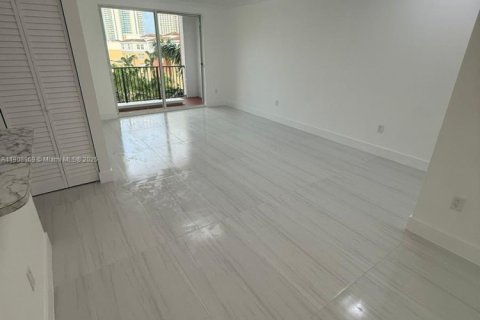 Condo in Sunny Isles Beach, Florida, 1 bedroom № 1964723 - photo 7