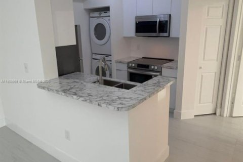 Condo in Sunny Isles Beach, Florida, 1 bedroom № 1964723 - photo 3