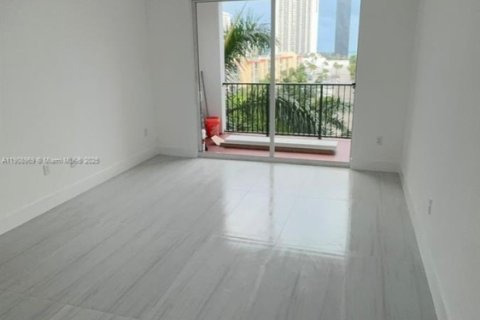 Condo in Sunny Isles Beach, Florida, 1 bedroom № 1964723 - photo 10