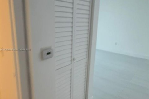 Condo in Sunny Isles Beach, Florida, 1 bedroom № 1964723 - photo 17