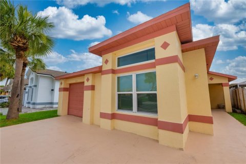 Villa ou maison à vendre à Kissimmee, Floride: 3 chambres, 129.32 m2 № 2284944 - photo 3