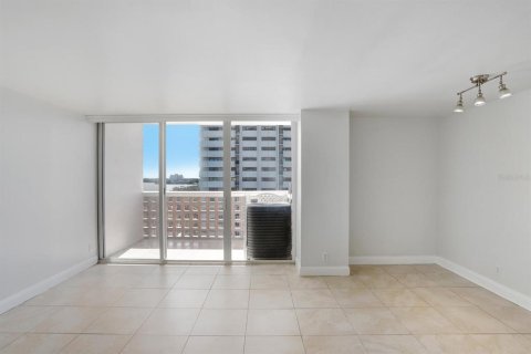 Condo in Tampa, Florida, 2 bedrooms  № 1642245 - photo 7