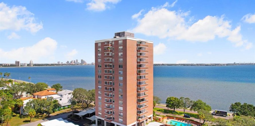 Condo in Tampa, Florida, 2 bedrooms  № 1642245