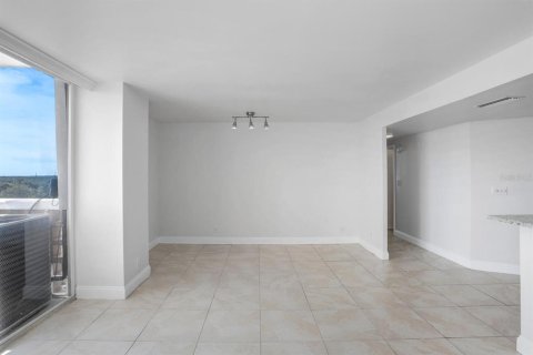 Condo in Tampa, Florida, 2 bedrooms  № 1642245 - photo 8