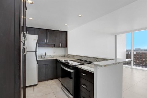 Condo in Tampa, Florida, 2 bedrooms  № 1642245 - photo 4