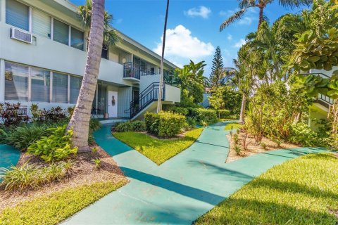 Commercial property in Bay Harbor Islands, Florida № 1460005 - photo 6