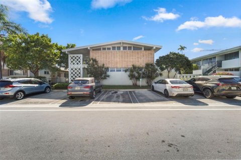Commercial property in Bay Harbor Islands, Florida № 1460005 - photo 15