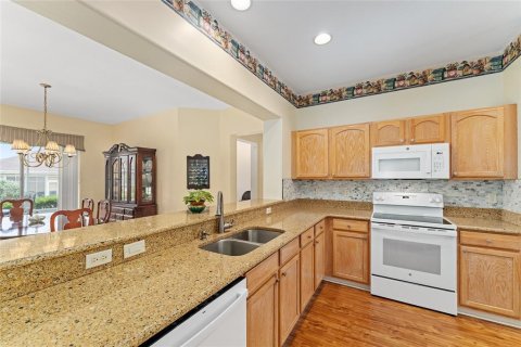 House in Summerfield, Florida 2 bedrooms, 183.85 sq.m. № 1774780 - photo 18