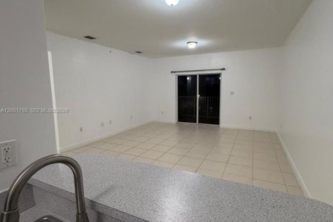 Copropriété à louer à Miami, Floride: 2 chambres, 95.6 m2 № 2155079 - photo 2
