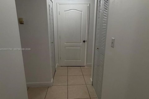 Copropriété à louer à Miami, Floride: 2 chambres, 95.6 m2 № 2155079 - photo 11