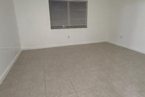 Copropriété à louer à Miami, Floride: 2 chambres, 95.6 m2 № 2155079 - photo 10