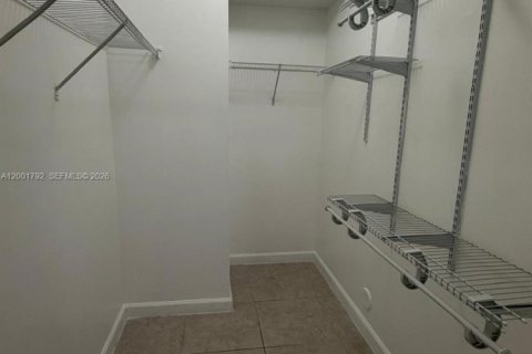 Copropriété à louer à Miami, Floride: 2 chambres, 95.6 m2 № 2155079 - photo 13