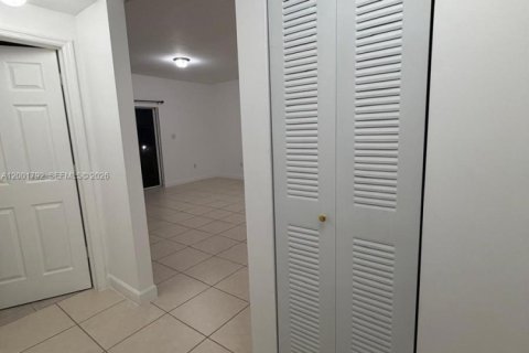 Copropriété à louer à Miami, Floride: 2 chambres, 95.6 m2 № 2155079 - photo 12