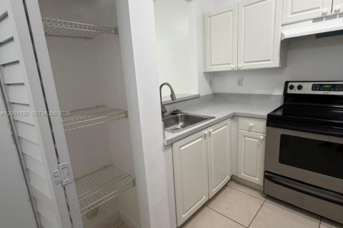 Copropriété à louer à Miami, Floride: 2 chambres, 95.6 m2 № 2155079 - photo 3