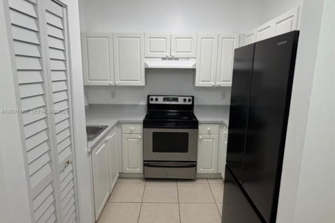 Copropriété à louer à Miami, Floride: 2 chambres, 95.6 m2 № 2155079 - photo 4