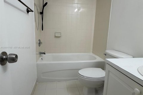 Copropriété à louer à Miami, Floride: 2 chambres, 95.6 m2 № 2155079 - photo 8