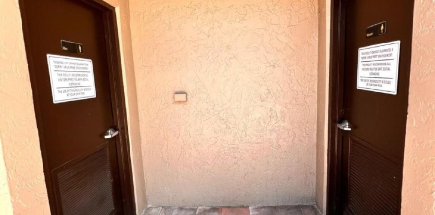 House in North Lauderdale, Florida 2 bedrooms, 122.63 sq.m. № 1183516