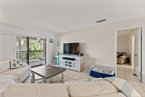 Copropriété à vendre à Cape Canaveral, Floride: 2 chambres, 103.68 m2 № 2093179 - photo 2