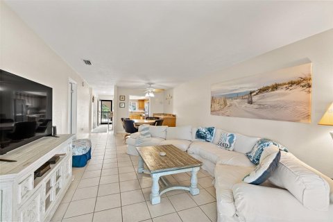 Copropriété à vendre à Cape Canaveral, Floride: 2 chambres, 103.68 m2 № 2093179 - photo 6