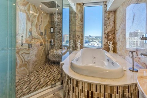 Condo in Sunny Isles Beach, Florida, 2 bedrooms № 2190645 - photo 15