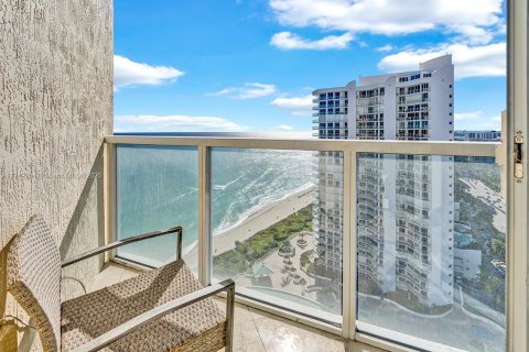 Condo in Sunny Isles Beach, Florida, 2 bedrooms № 2190645 - photo 23