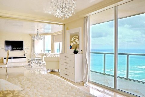 Condo in Sunny Isles Beach, Florida, 2 bedrooms  № 2190645