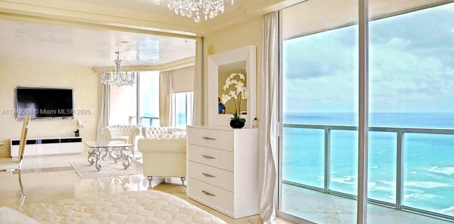 Condo in Sunny Isles Beach, Florida, 2 bedrooms № 2190645
