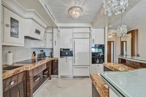 Condo in Sunny Isles Beach, Florida, 2 bedrooms № 2190645 - photo 9